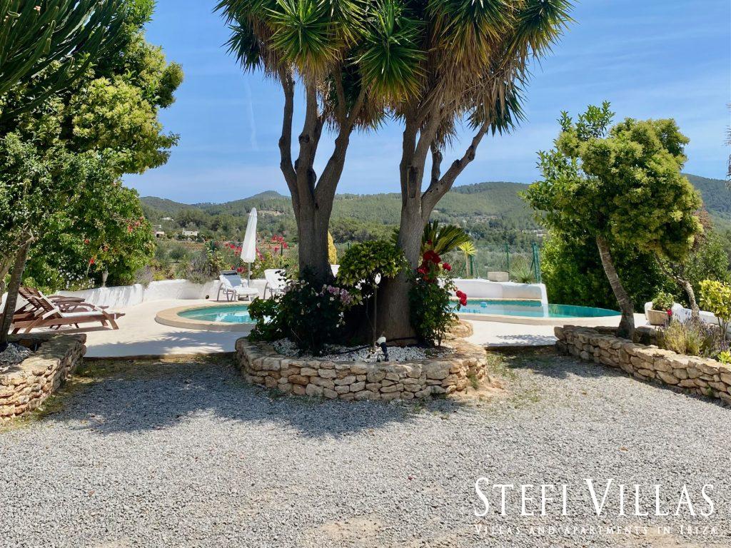 Country house for rent San Miguel Ibiza with pool, 5 min. from Benirras beach, with jacuzzi and fully equipped. 6 people