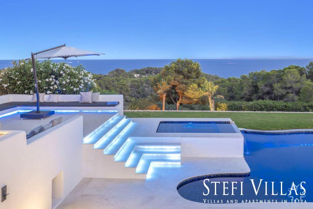 Villa super lujo en Cap Martinet Ibiza, para alquiler vacacional con spa , gym , jacuzzi, cine , discoteca, piscina 16 m2 , Mercedes Benz .