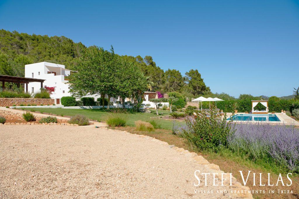 Casa Santa Gertrudis Ibiza con piscina, ping pong, 5 camere da letto, 9 pax, barbecue a gas, cucina completamente attrezzata.