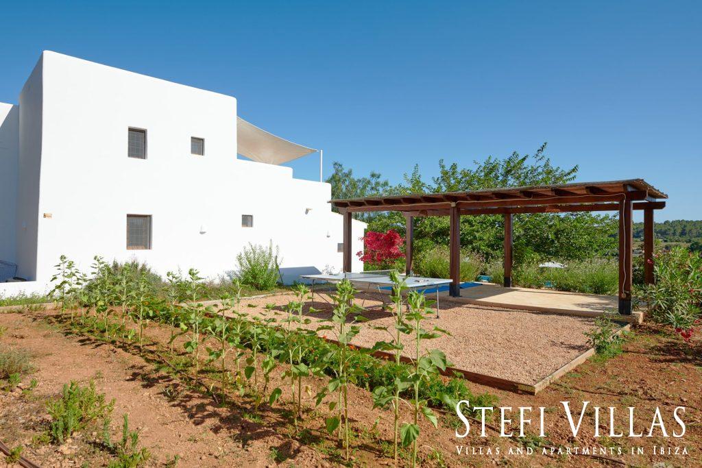 Casa Santa Gertrudis Ibiza con piscina, ping pong, 5 camere da letto, 9 pax, barbecue a gas, cucina completamente attrezzata.