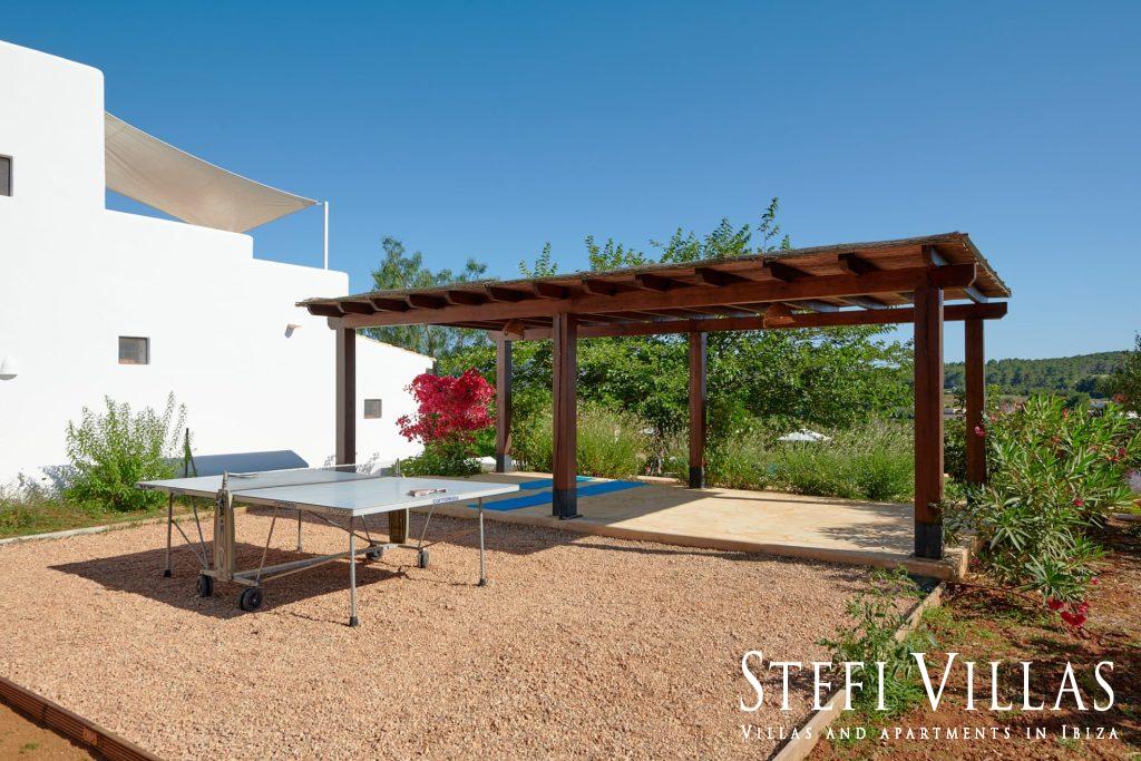 Casa Santa Gertrudis Ibiza con piscina, ping pong, 5 camere da letto, 9 pax, barbecue a gas, cucina completamente attrezzata.