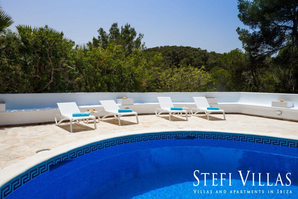 Villa with Pool in Cala Llonga