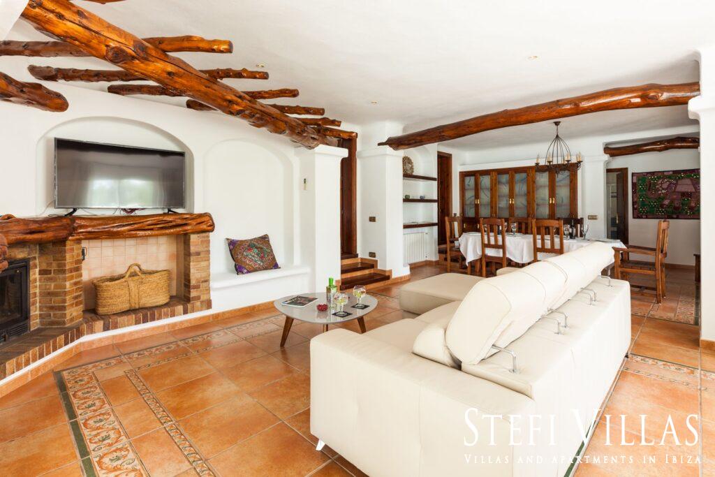 Villa with Pool in Cala Llonga