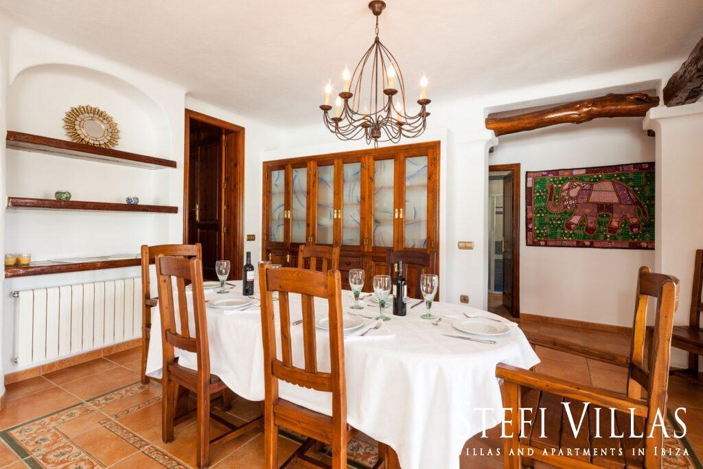 Villa with Pool in Cala Llonga