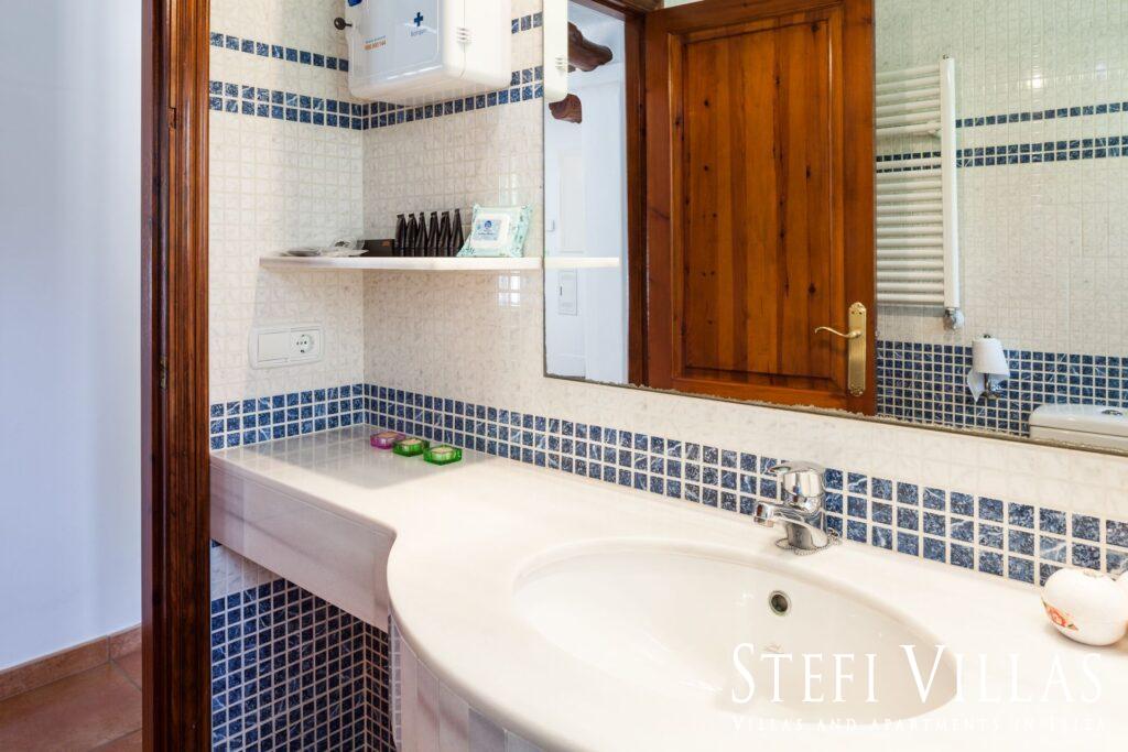 Villa with Pool in Cala Llonga