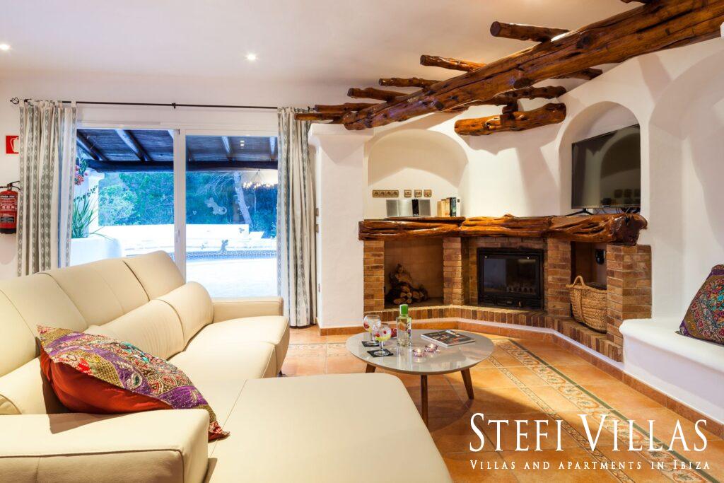 Villa with Pool in Cala Llonga