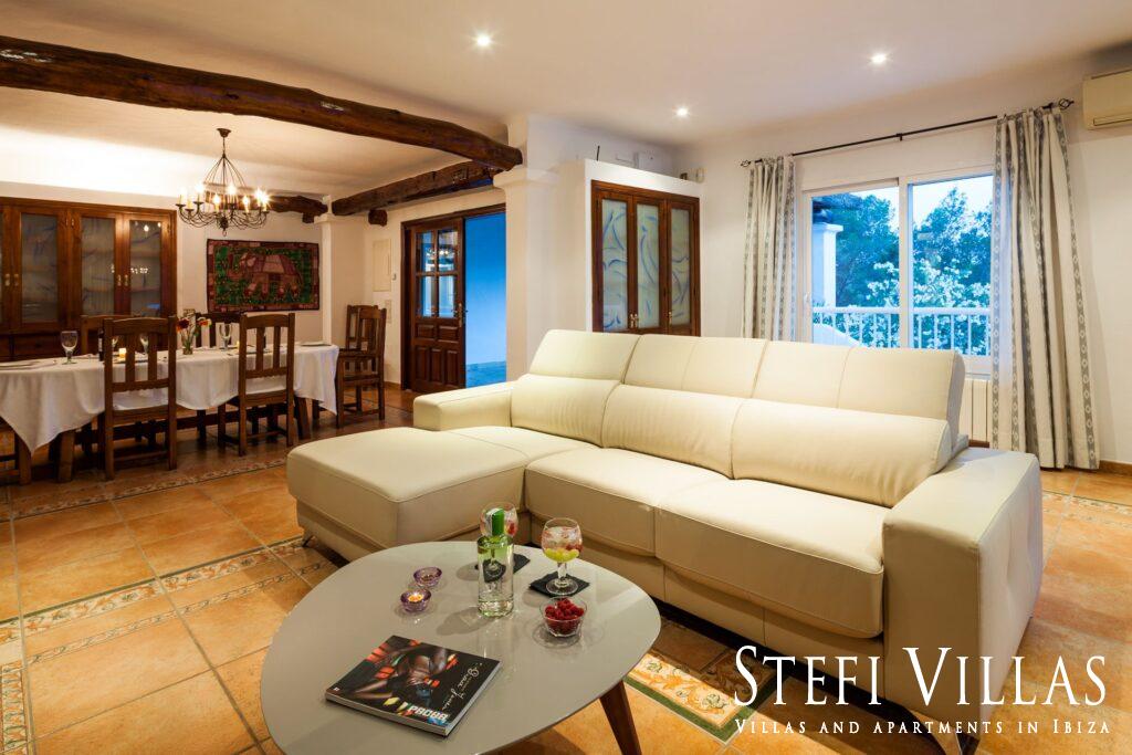 Villa with Pool in Cala Llonga