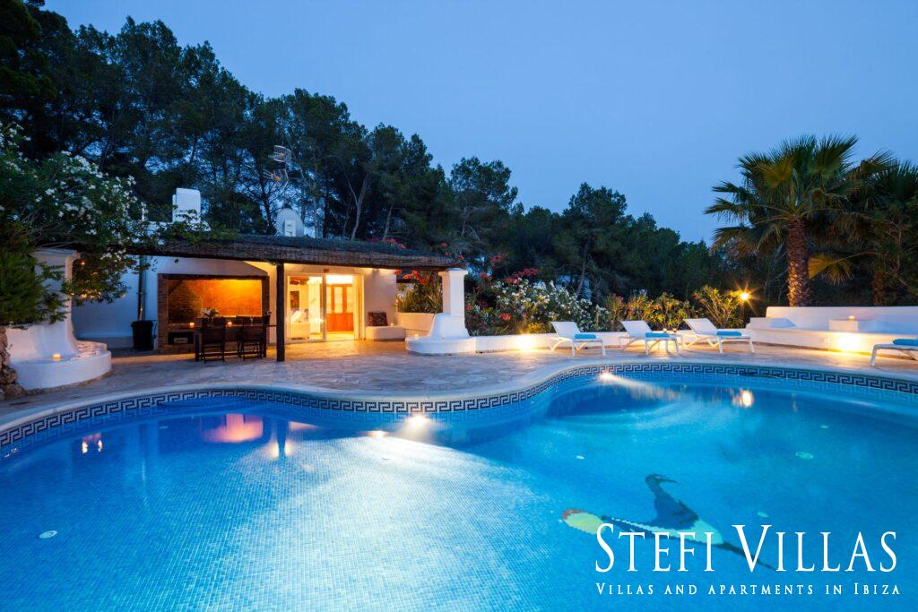 Villa with Pool in Cala Llonga