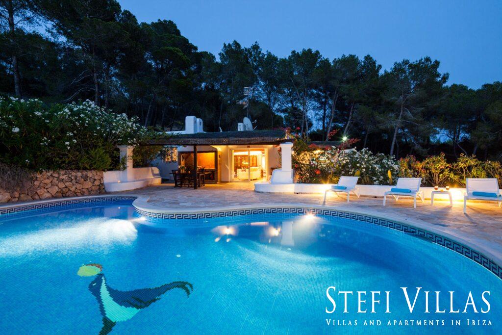 Villa with Pool in Cala Llonga