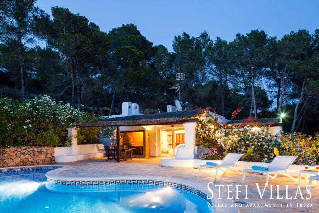 Villa with Pool in Cala Llonga