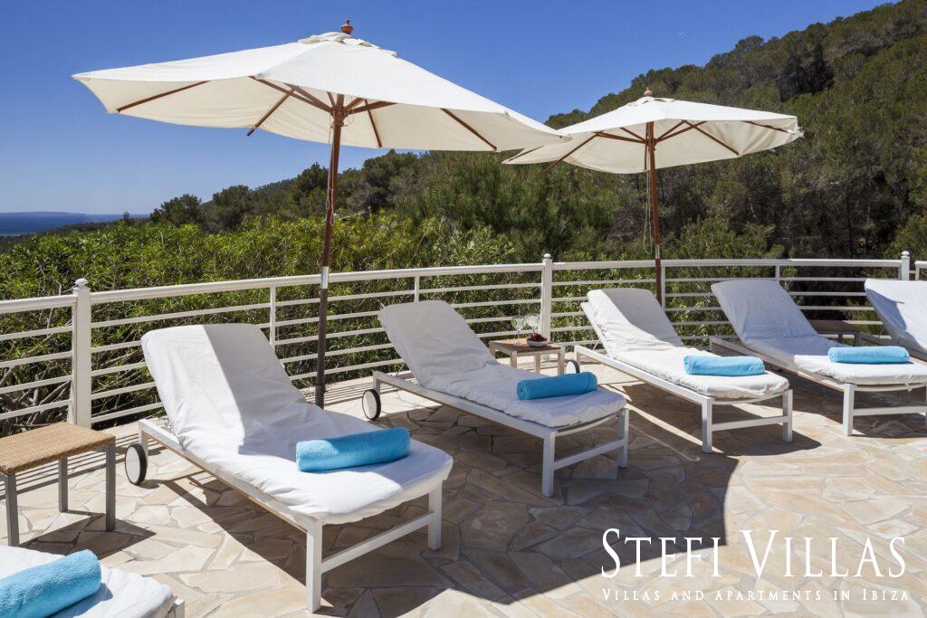 villa con piscina vistas al mar y Salinas