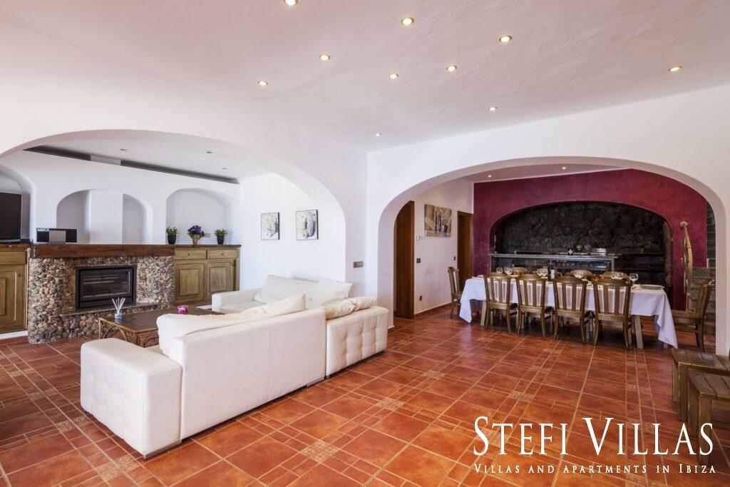 villa con piscina vistas al mar y Salinas