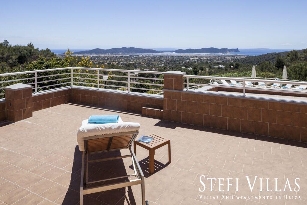 villa con piscina vistas al mar y Salinas