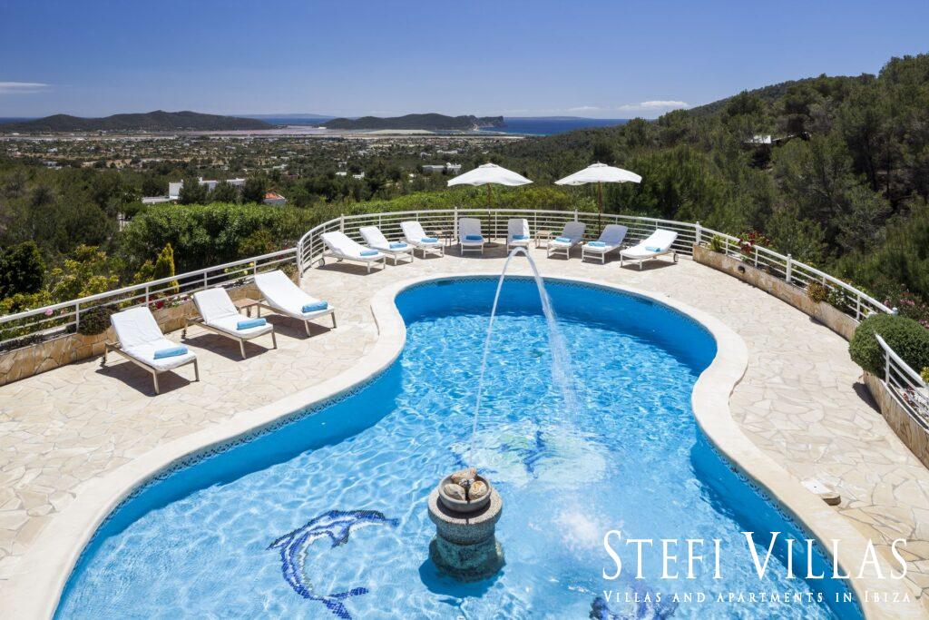 villa con piscina vistas al mar y Salinas