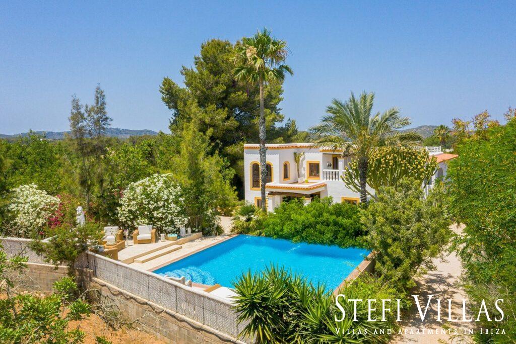 Villa located north of Ibiza 4 km from Benirras beach