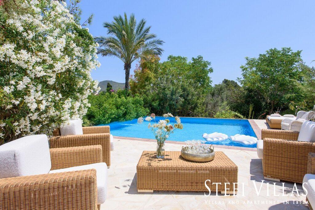 Villa located north of Ibiza 4 km from Benirras beach