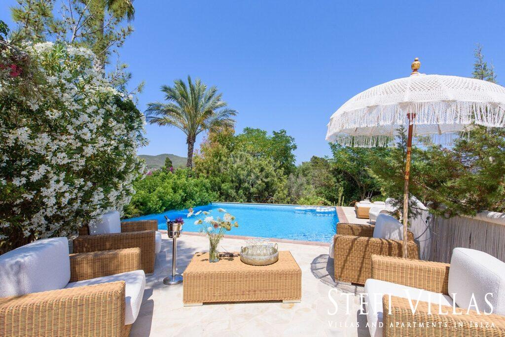 Villa located north of Ibiza 4 km from Benirras beach