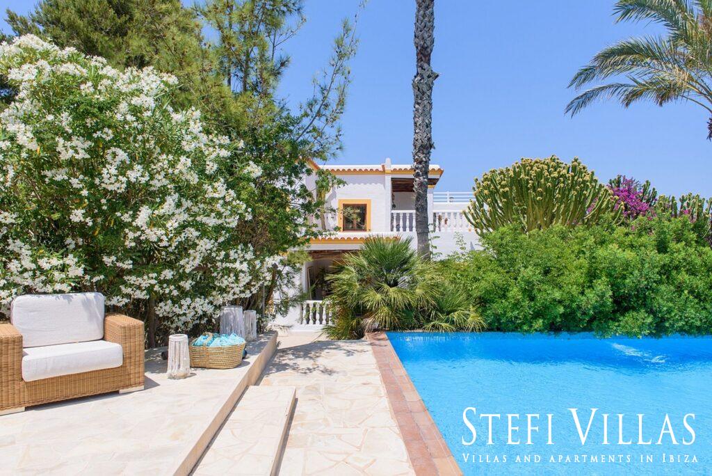Villa located north of Ibiza 4 km from Benirras beach