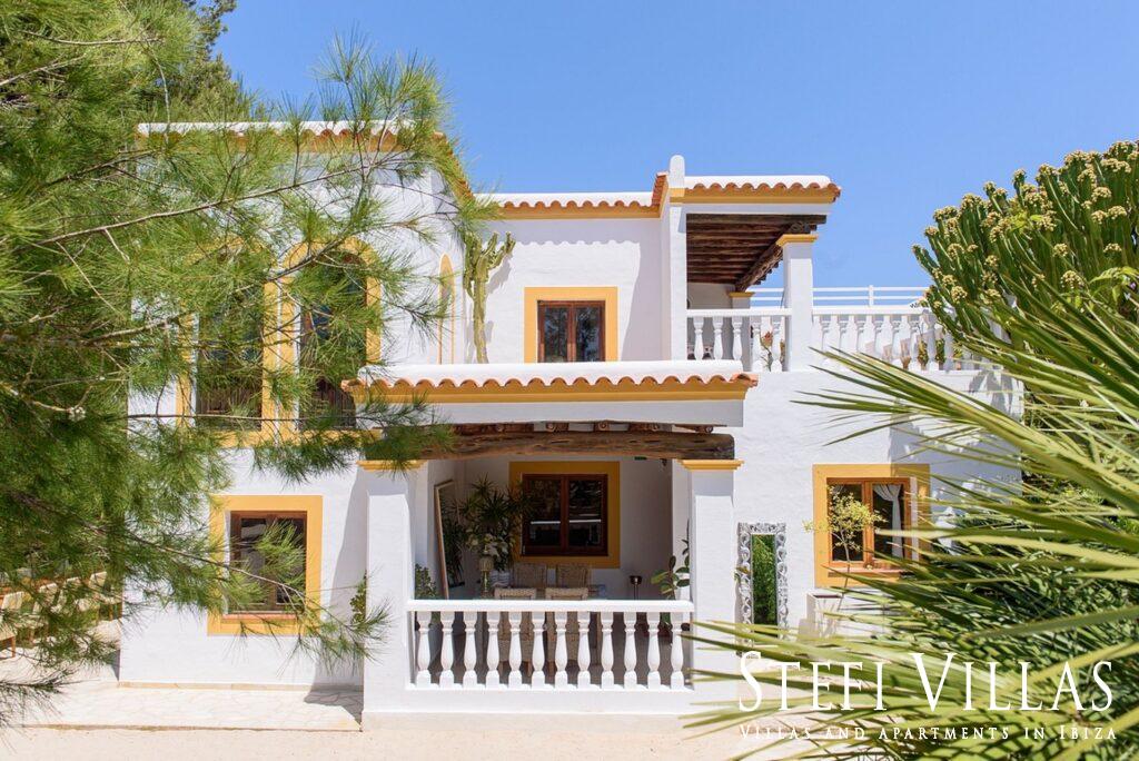 Villa located north of Ibiza 4 km from Benirras beach