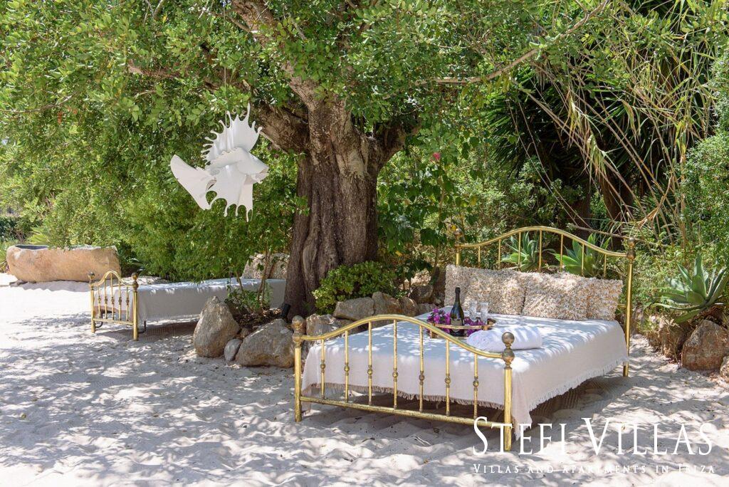 Villa located north of Ibiza 4 km from Benirras beach