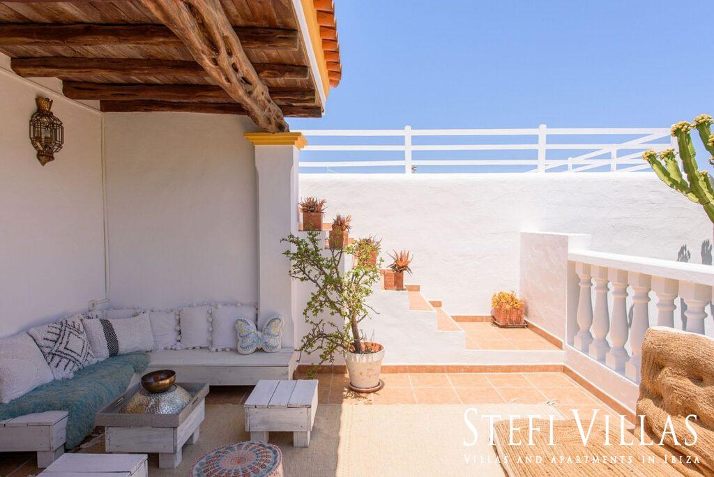 Villa located north of Ibiza 4 km from Benirras beach
