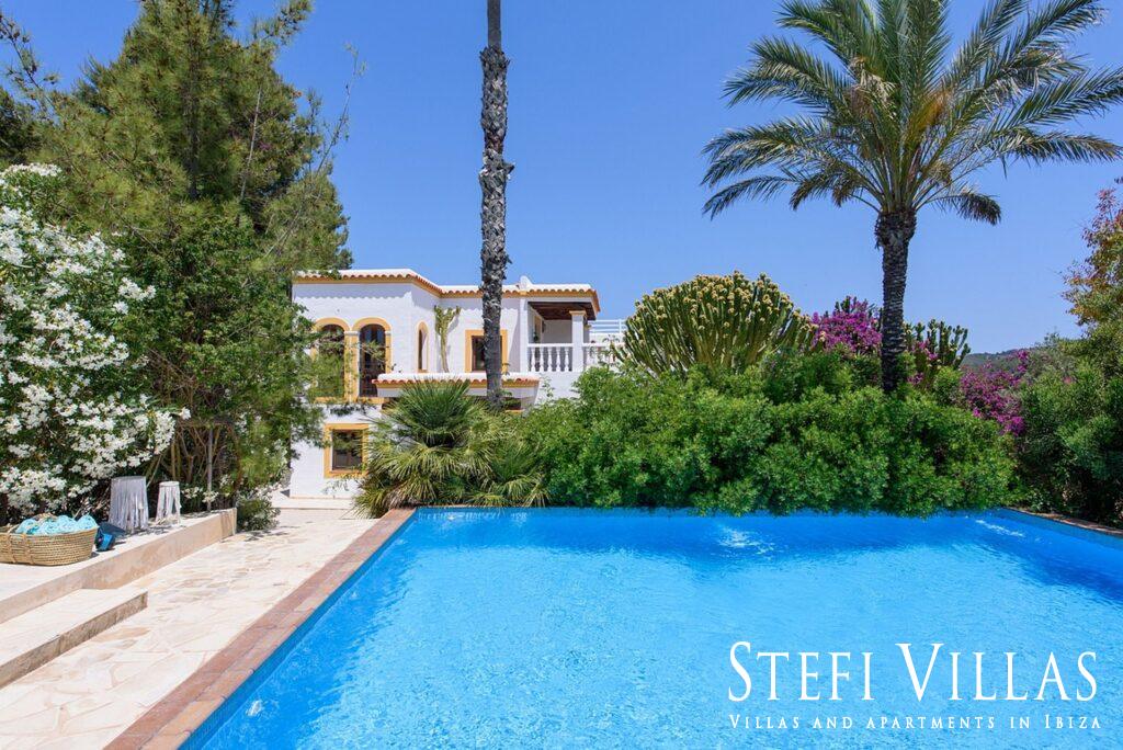 Villa located north of Ibiza 4 km from Benirras beach