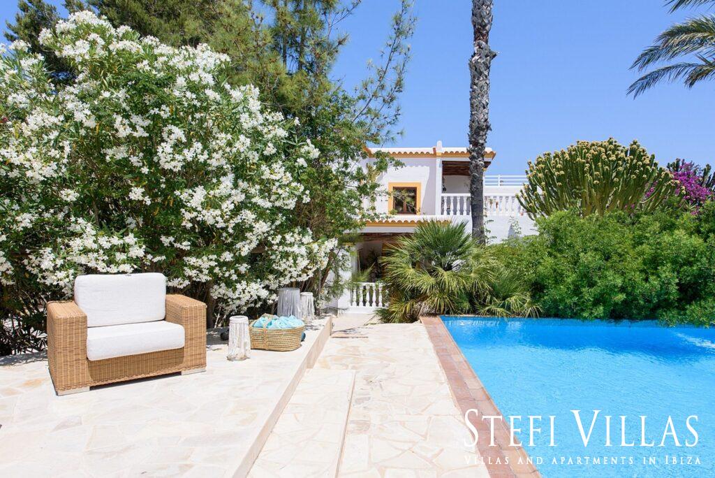 Villa located north of Ibiza 4 km from Benirras beach