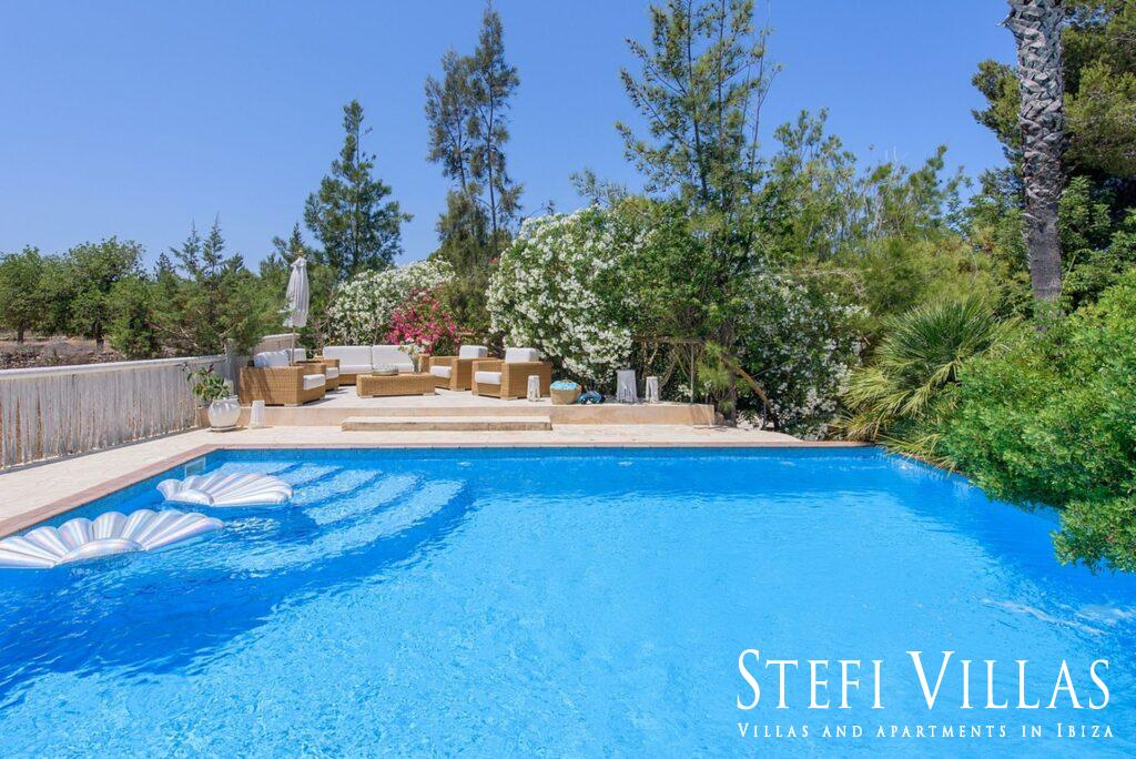 Villa located north of Ibiza 4 km from Benirras beach