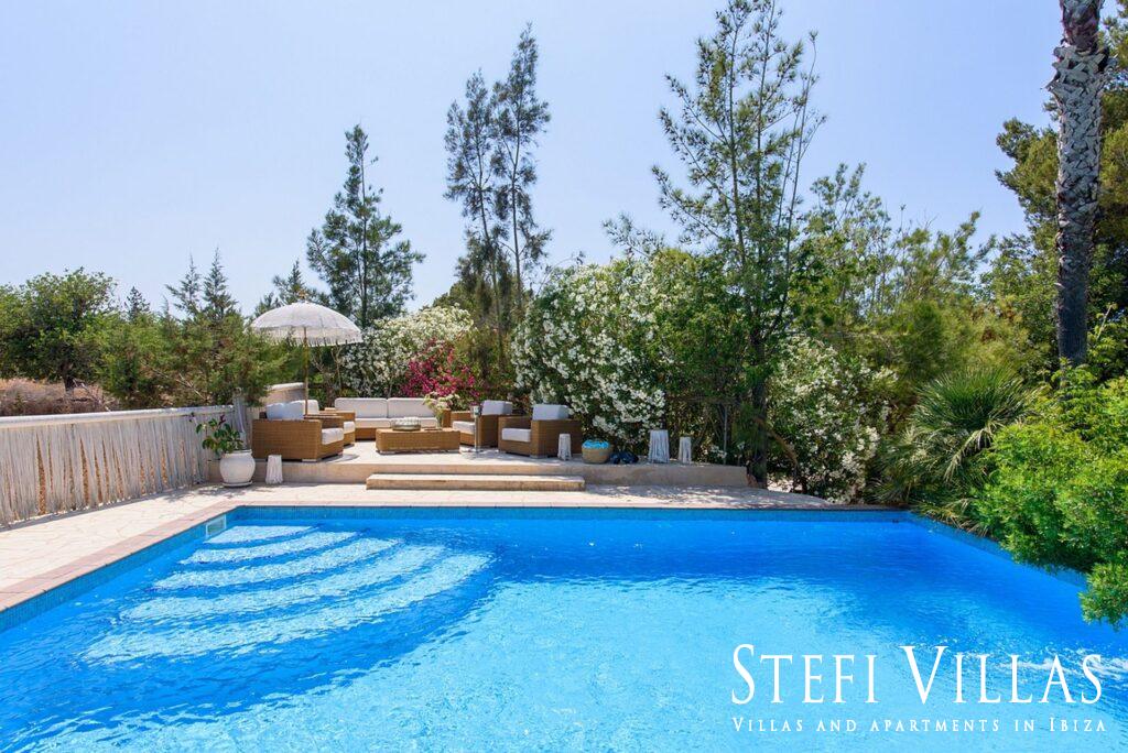 Villa located north of Ibiza 4 km from Benirras beach